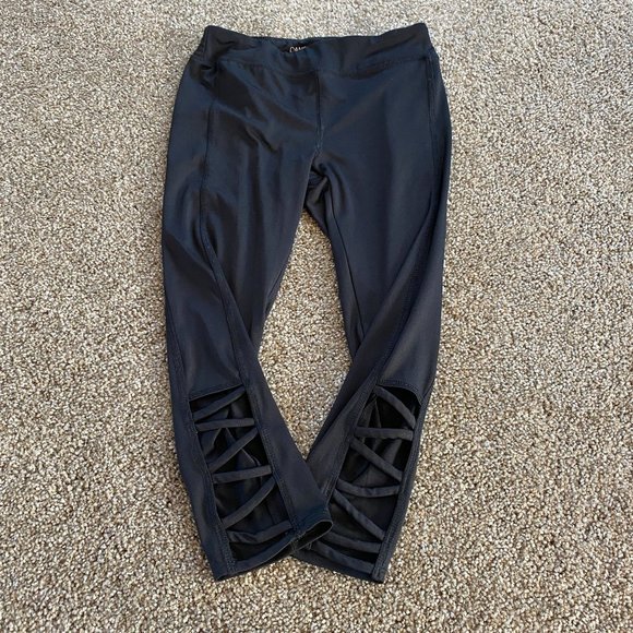Danskin Womens Cutout Athletic Capri 